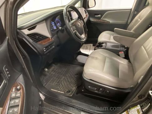 Used 2015 Toyota Sienna L image 13