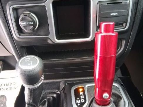 Used 2018 Jeep Wrangler Unlimited Sport image 25