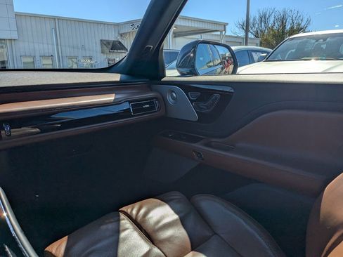 Used 2023 Lincoln Aviator Reserve w/ Equipment Group 201A image 18