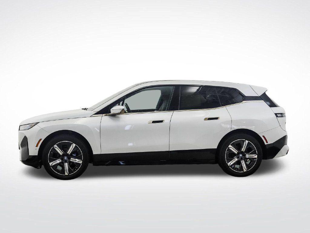 Certified 2024 BMW iX xDrive50 w/ Premium Package AWD/4WD image 2