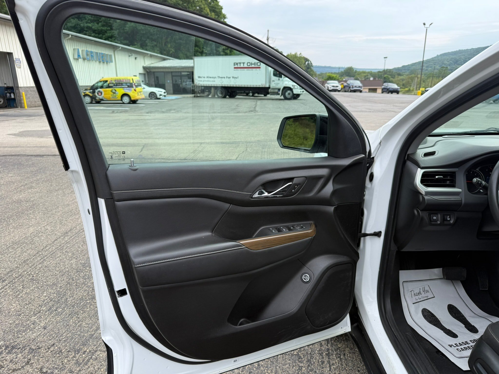 Used 2023 GMC Acadia SLE w/ Driver Convenience Package AWD/4WD image 11