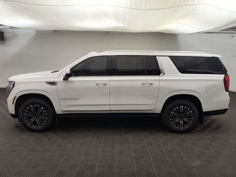 Used 2025 GMC Yukon XL Denali w/ Sun & Power Step Package image 2