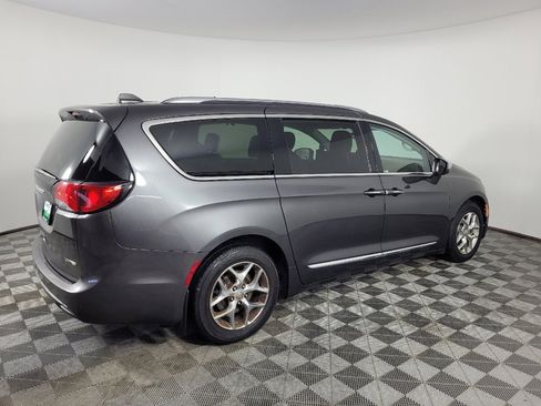 Used 2017 Chrysler Pacifica Limited FWD image 10