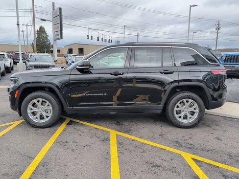 Used 2023 Jeep Grand Cherokee Limited AWD/4WD image 6