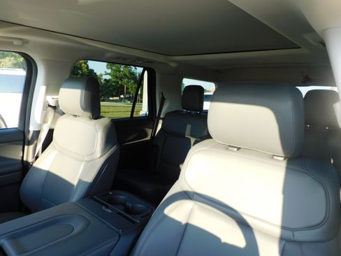 New 2025 Ford Expedition Active image 12