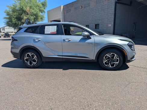 Certified 2024 Kia Sportage LX image 2