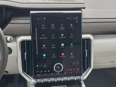 Certified 2025 GMC Acadia Denali FWD image 18