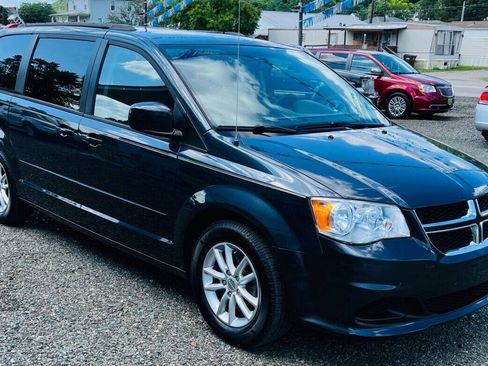 Used 2014 Dodge Grand Caravan SXT FWD image 3