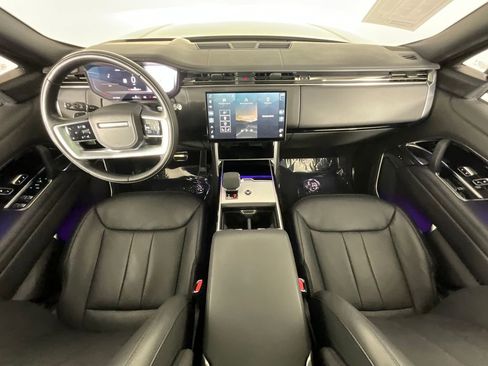 Certified 2024 Land Rover Range Rover SE image 10