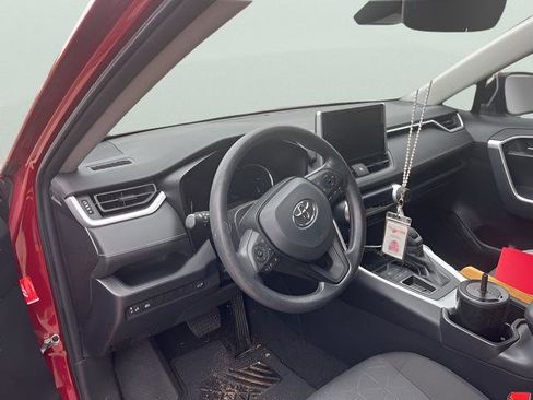 Used 2024 Toyota RAV4 XLE w/ Convenience Package image 9