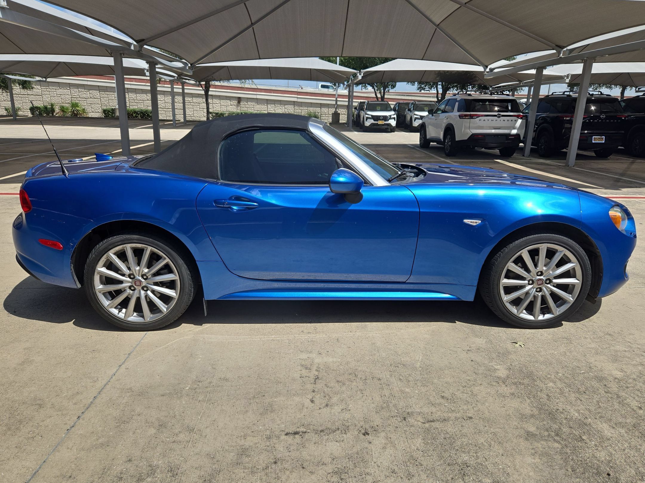 Used 2017 FIAT 124 Spider Lusso RWD image 2