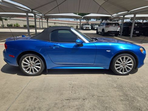 Used 2017 FIAT 124 Spider Lusso RWD image 2