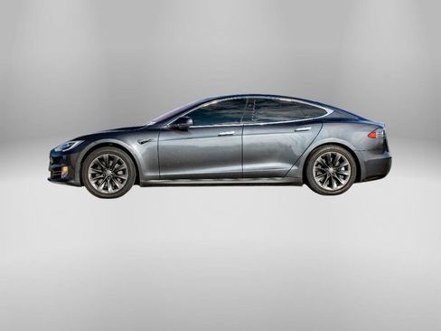Used 2020 Tesla Model S Long Range Plus image 5