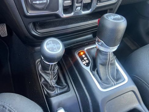 Used 2020 Jeep Wrangler Unlimited Sahara w/ Uconnect 4C Nav & Sound Group AWD/4WD image 22