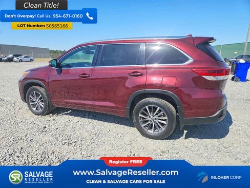 Used 2018 Toyota Highlander XLE w/ Carpet Mat Package (TMS) AWD/4WD image 3