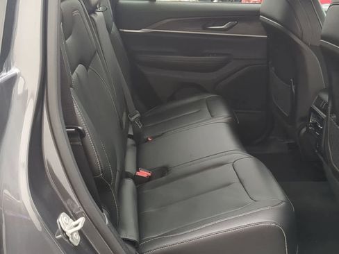 Used 2023 Jeep Grand Cherokee Limited image 20