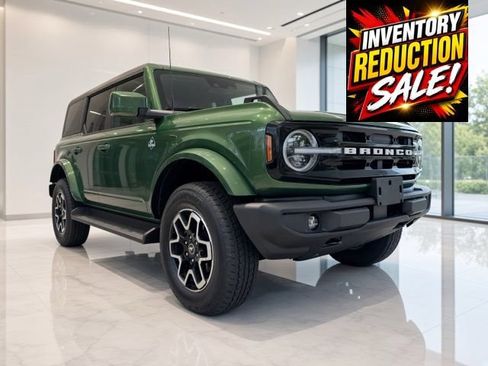 Used 2025 Ford Bronco Outer Banks AWD/4WD image 1