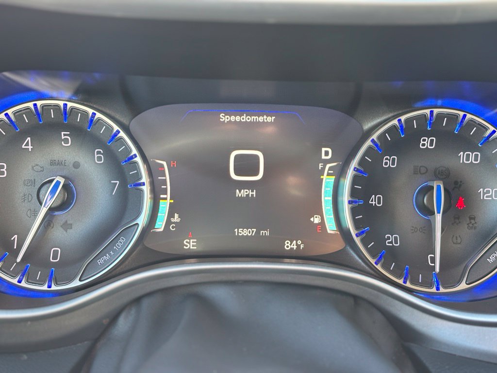 Used 2023 Chrysler Pacifica Touring-L FWD image 21