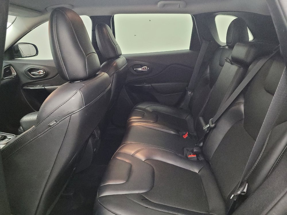 Used 2021 Jeep Cherokee Latitude Plus AWD/4WD image 18