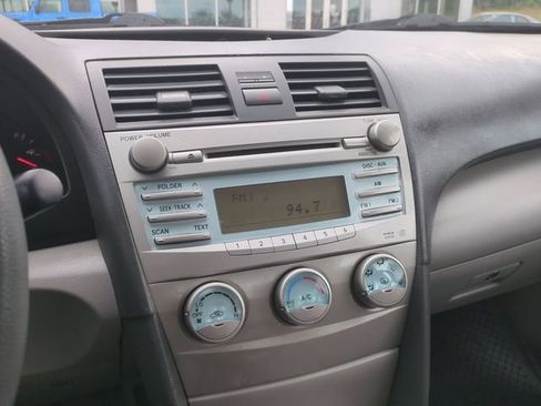 Used 2009 Toyota Camry LE FWD image 35