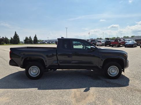 Used 2025 Toyota Tacoma SR AWD/4WD image 4
