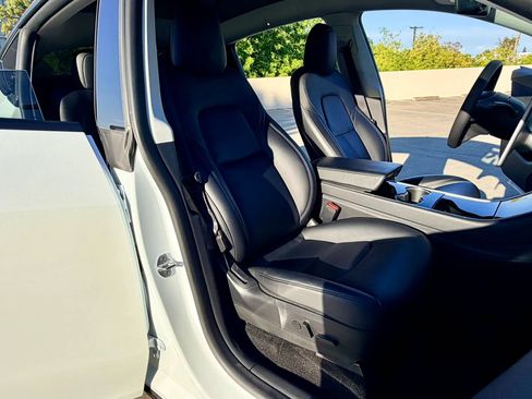 Used 2020 Tesla Model Y Long Range AWD/4WD image 30