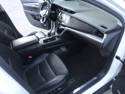 Used 2018 Cadillac XT5 Luxury w/ Driver Awareness Package image 14