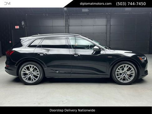 Used 2021 Audi e-tron Prestige image 10