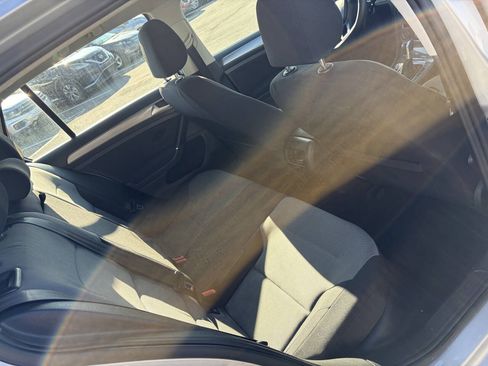 Used 2016 Volkswagen e-Golf SE w/ DC Fast Charging Package FWD image 23