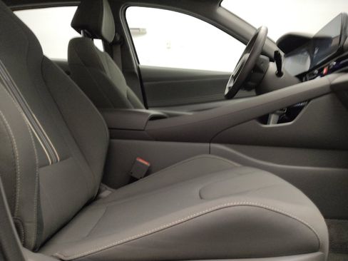 Used 2025 Hyundai Elantra SEL FWD image 21