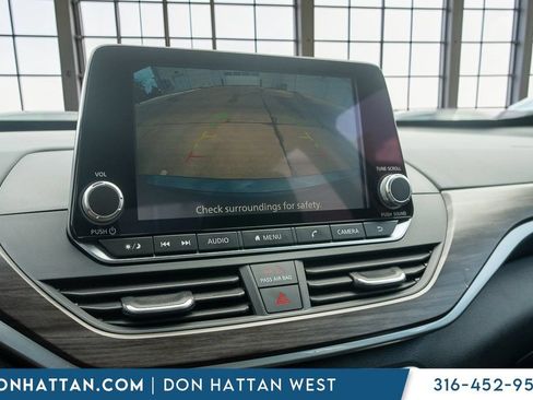 Used 2025 Nissan Altima 2.5 SV FWD image 10