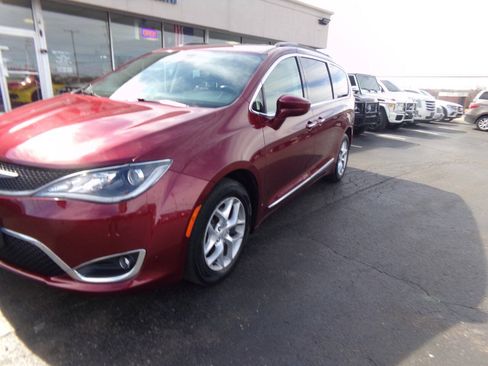 Used 2017 Chrysler Pacifica Touring-L w/ Tire & Wheel Group FWD image 34