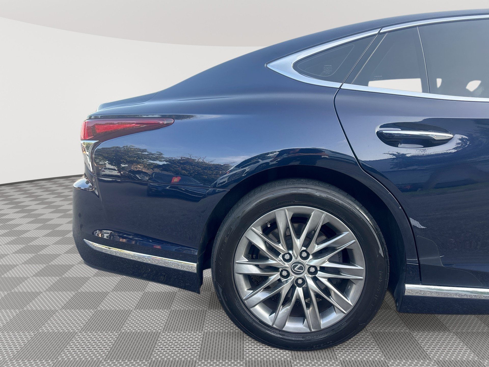 Used 2019 Lexus LS 500 RWD image 30