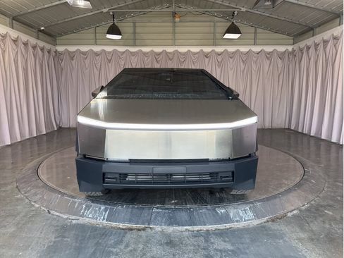 Used 2024 Tesla Cybertruck AWD Crew Cab image 5