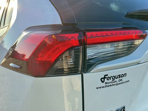 Used 2022 Toyota RAV4 XLE Premium image 13