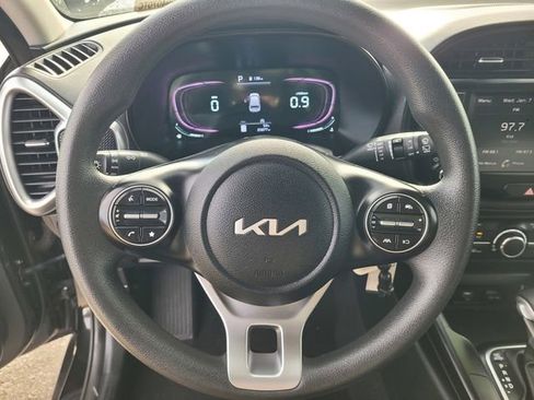 Used 2023 Kia Soul LX image 18