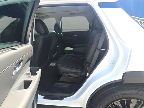 New 2026 Nissan Pathfinder SL image 10