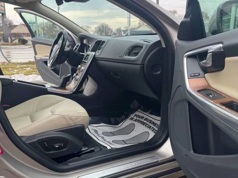 Used 2016 Volvo S60 T5 Inscription Platinum w/ Climate Package image 16