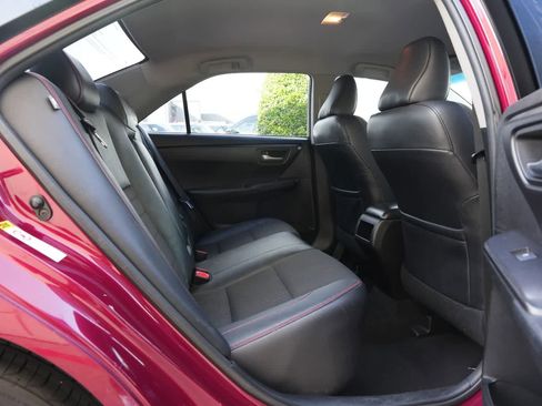 Used 2016 Toyota Camry SE image 17