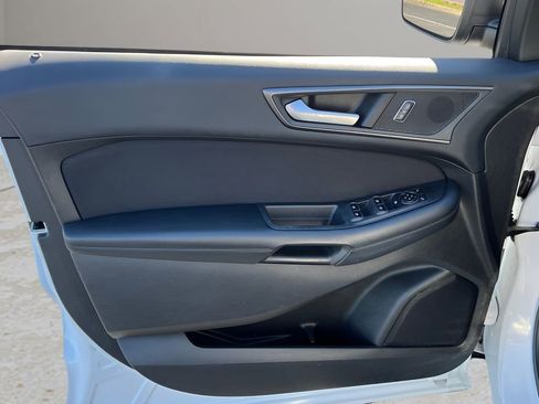 Used 2017 Ford Edge SE image 11
