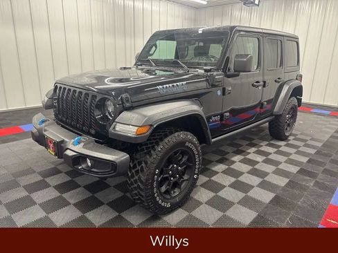 Used 2023 Jeep Wrangler Unlimited w/ Cold Weather Group AWD/4WD image 8