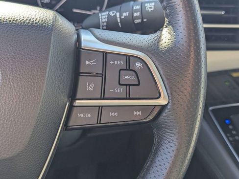 Used 2024 Toyota Sienna Limited image 16