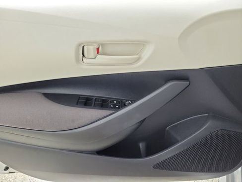 Used 2025 Toyota Corolla LE FWD image 21