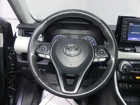 Used 2019 Toyota RAV4 XLE Premium image 31