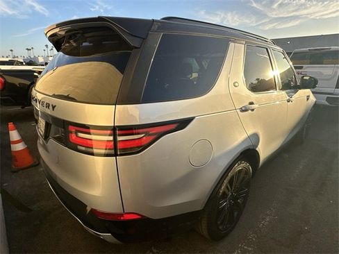 Used 2020 Land Rover Discovery HSE Luxury image 3