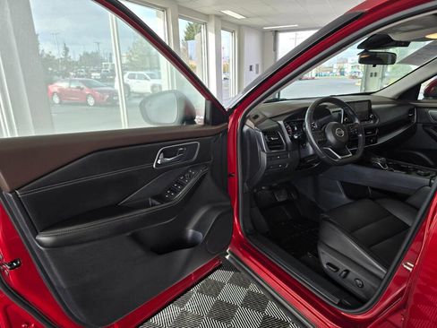 Used 2021 Nissan Rogue SV w/ Premium Package image 19