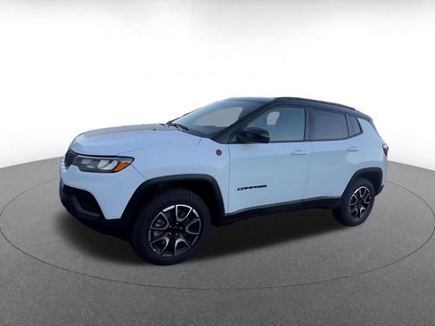 Used 2025 Jeep Compass Trailhawk AWD/4WD image 8