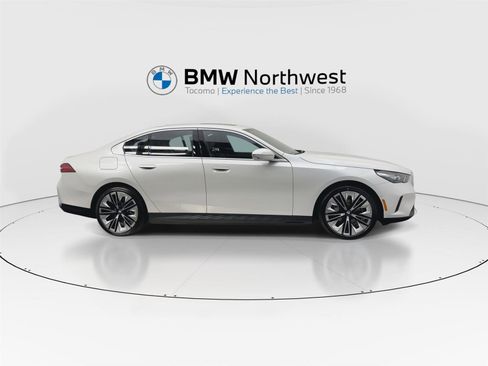 Used 2026 BMW i5 eDrive40 image 5