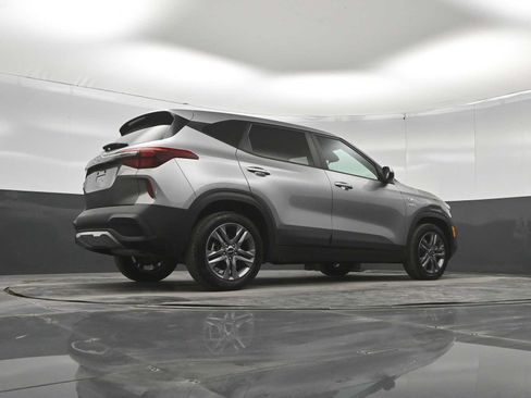 Used 2022 Kia Seltos LX AWD/4WD image 40