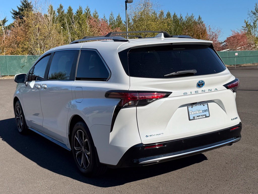 Used 2025 Toyota Sienna Platinum AWD/4WD image 6